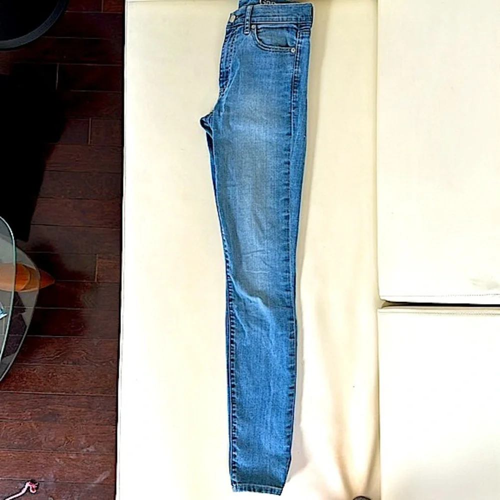 Gap Lightweight True Skinny Jeans! - Picture 5 of 6